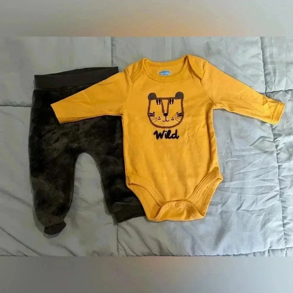 Bon Bebe Baby Boys 6-9 Months Tiger Bodysuit Plush Pant Set With Hat - Picture 7 of 11